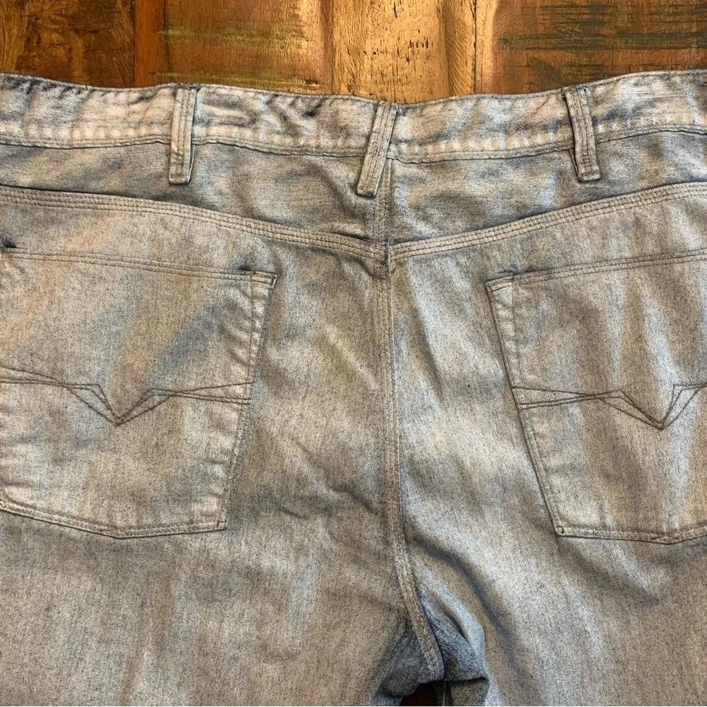 42x33 Guess jeans men Pants Painted White Denim Slim Straight Lincoln Hipster - Picture 4 of 11